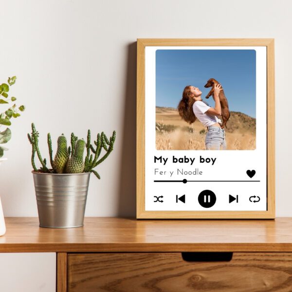 Mejor-canción-cuadro decorando-escritorio